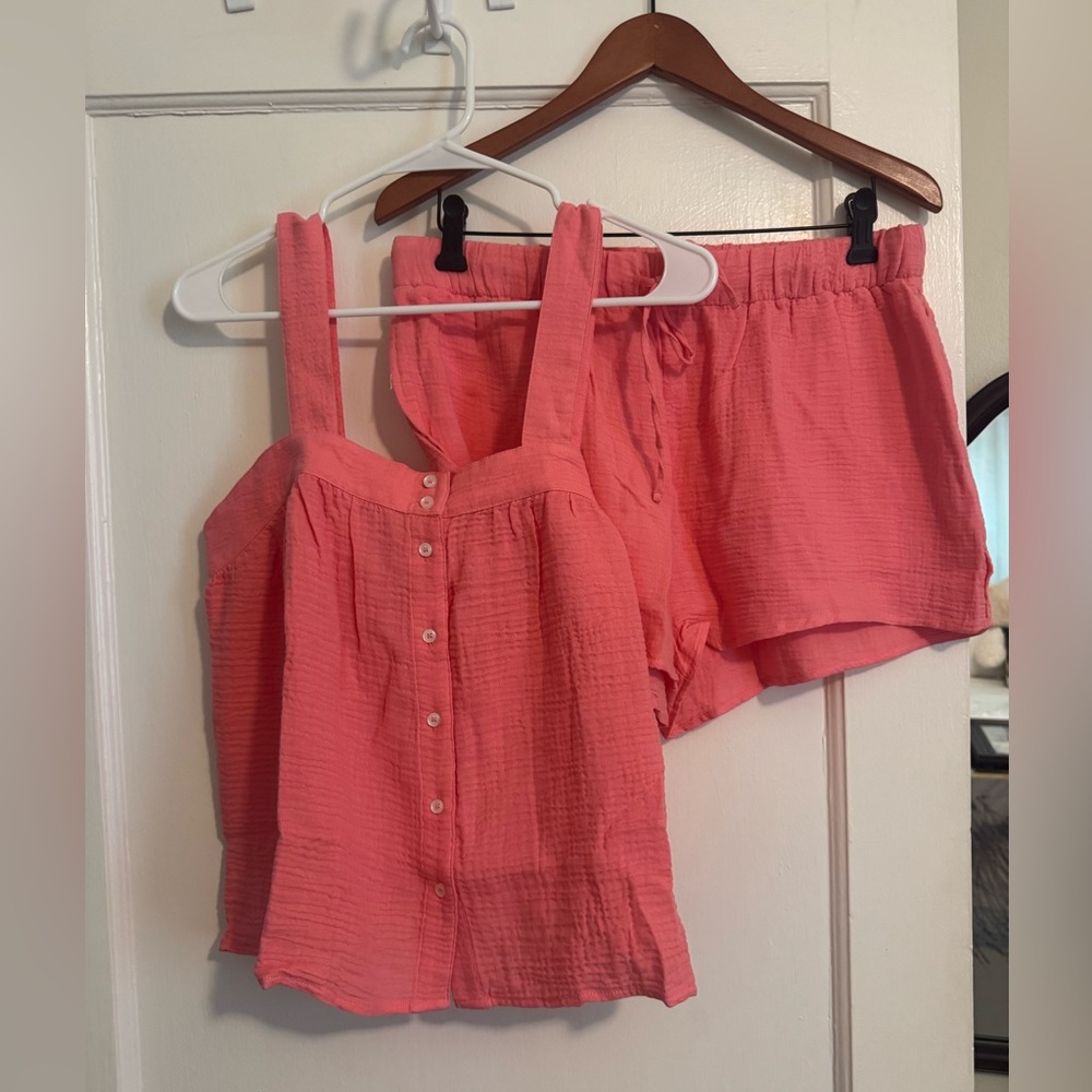 NWOT Lake Hamptons Short Set in Dusty Coral size large